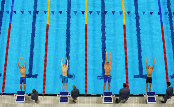 Robert Glinta (3rd from left) competing in Baku ...